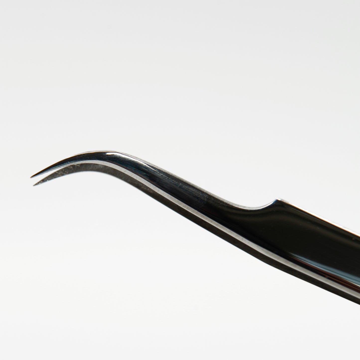 Pawfect Clutch Tweezer